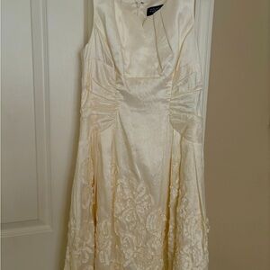 NWOT/ Adrianna Papelle cocktail dress in cream!